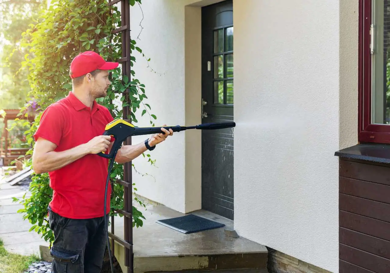 jak-zabezpieczyc-okna-i-drzwi-przed-czyszczeniem-elewacji