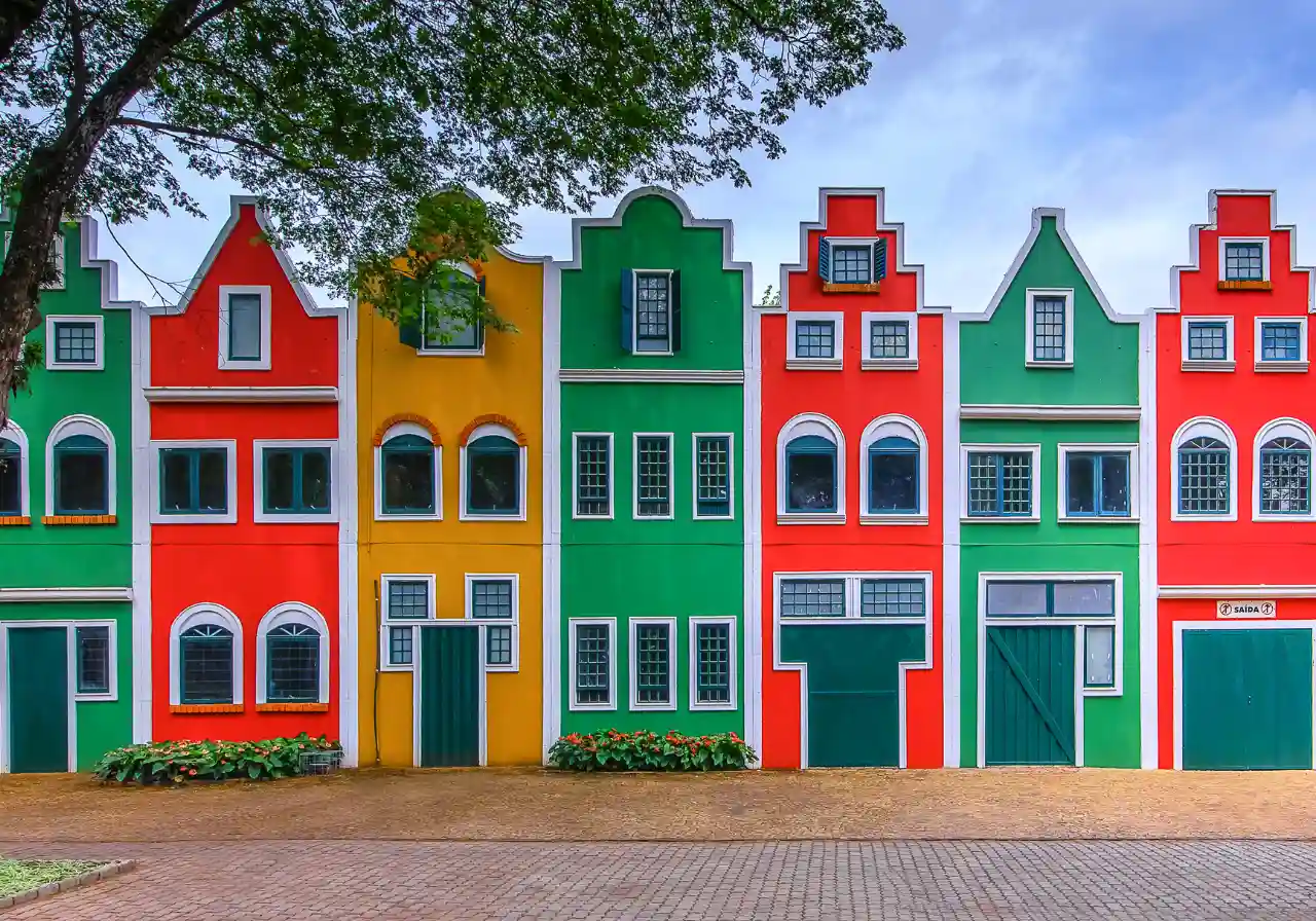 modne-kolory-elewacji-w-2025-roku