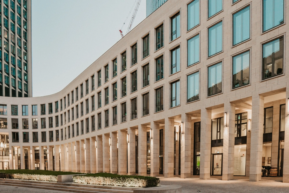 Porównanie detergentów do różnych typów elewacji – wybór odpowiedniego środka